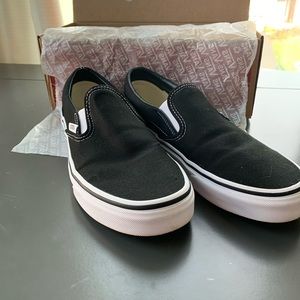 Black • Vans •Classic • Slip On